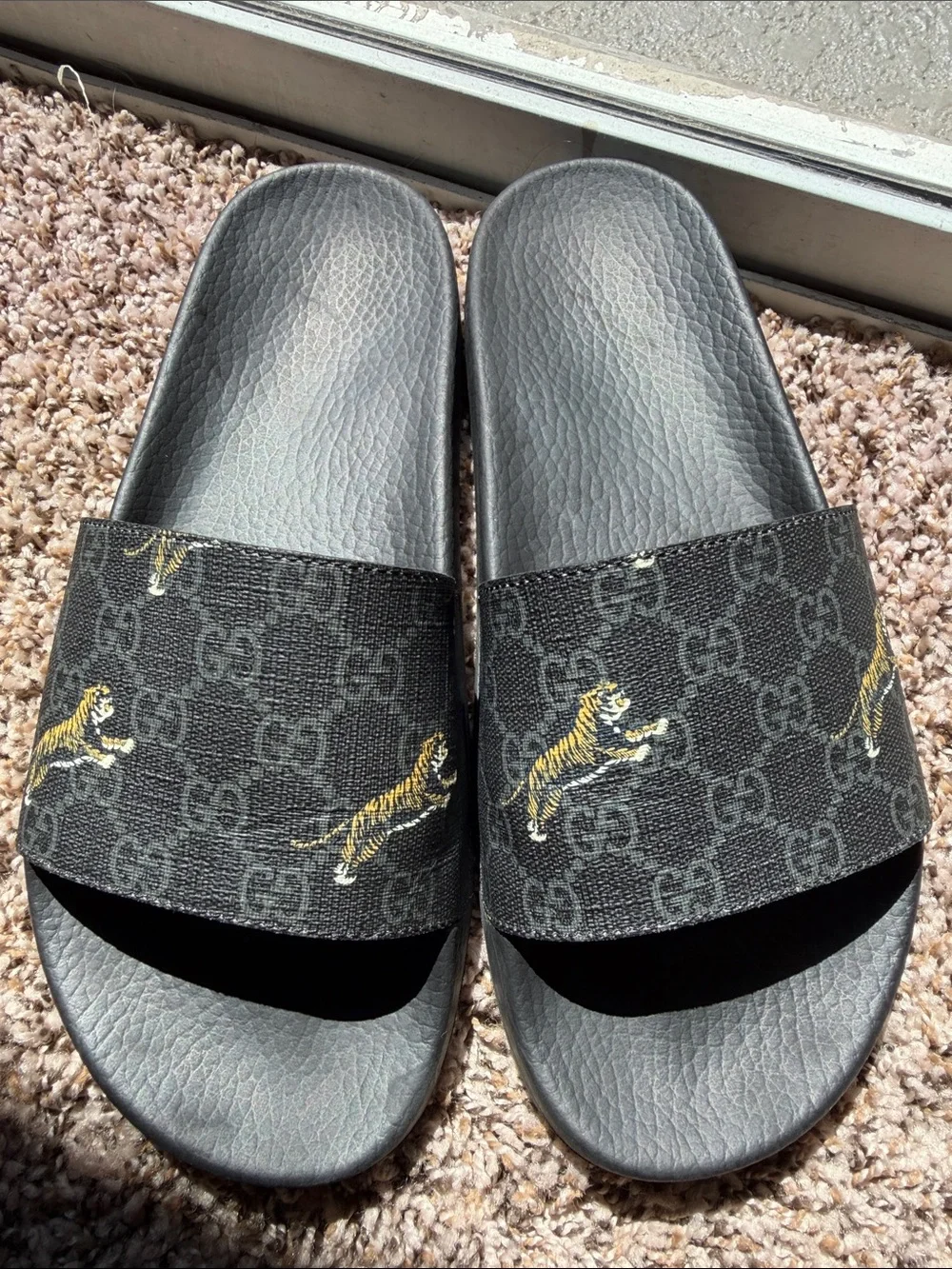 Gucci Black GG Supreme Slide Sandals with Gold Tiger Detail